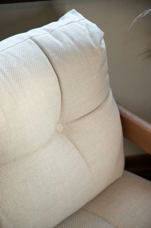 Poltrona Torii Marfim (Amêndoa)